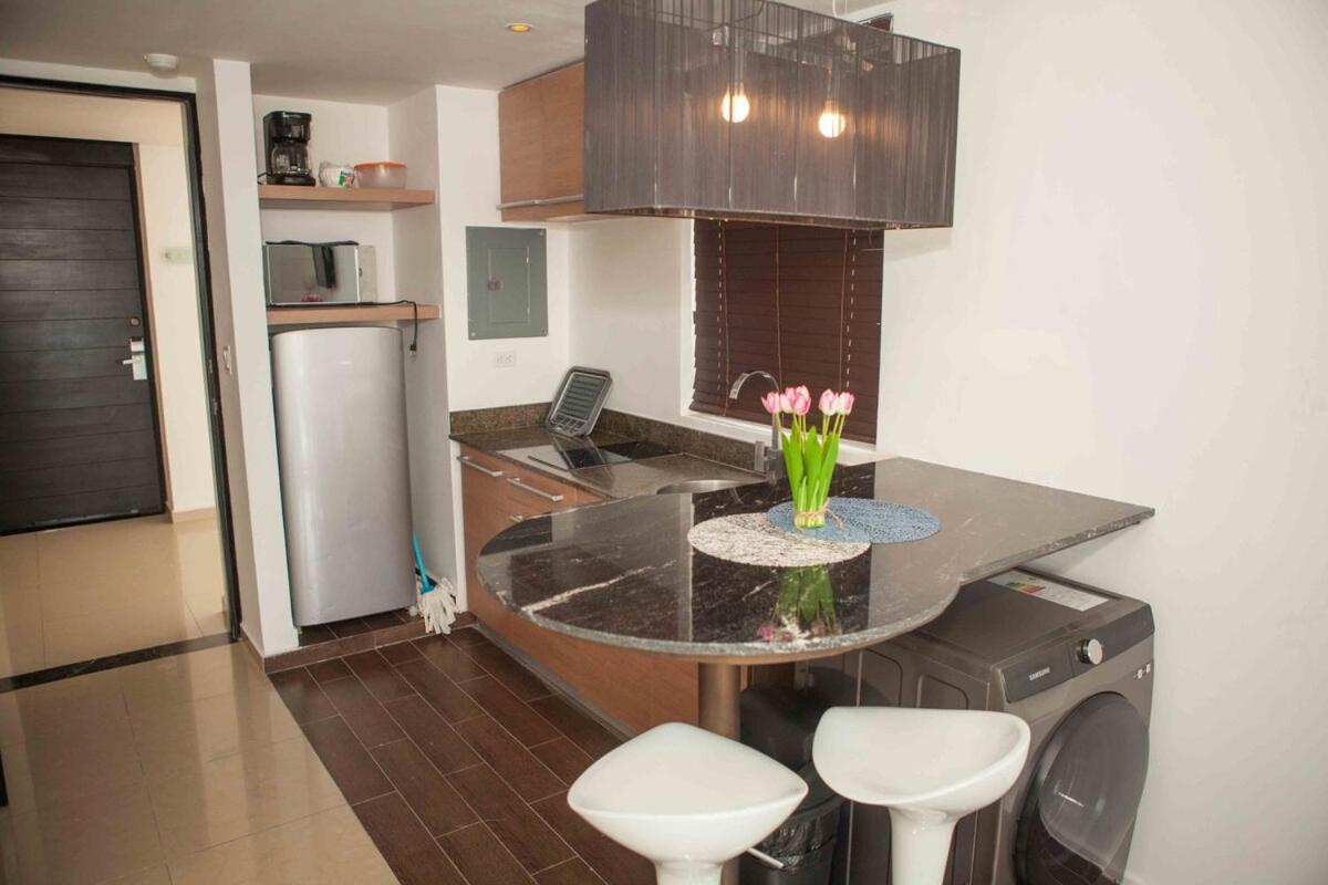 Centrally Located In Town Center Apartment